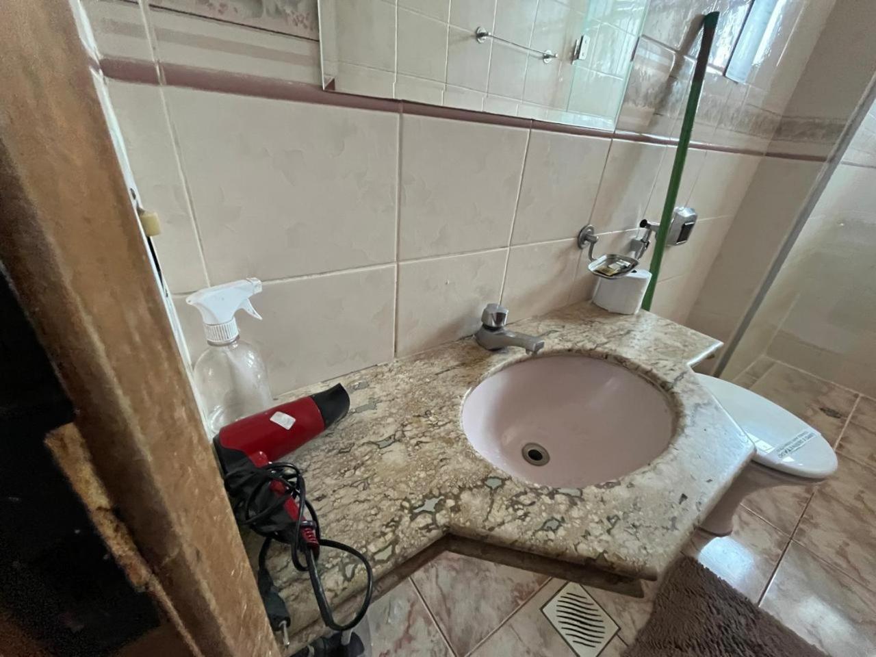 Casa Quintal Bueno! 5 Quartos Com Ar Split E Internet Ultra! Perto Do Melhor De Goiania! Marista Parques Areiao E Vaca Brava Hospital Premium Mater Dei Blue Fit Perdomo Goiania Shopping! 외부 사진